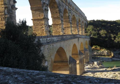 lumière rasante sur le pont du Gard