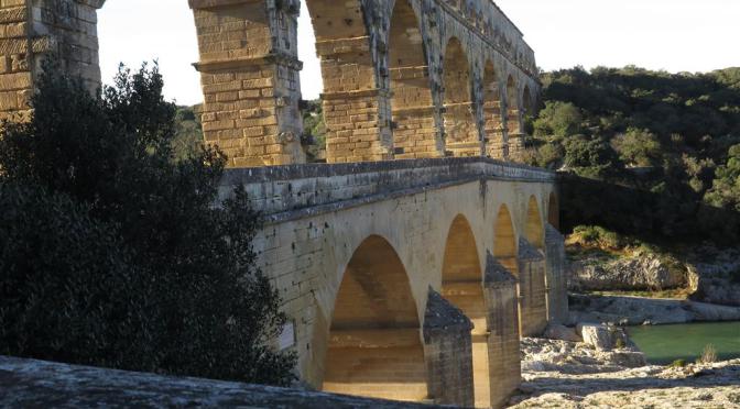 lumière rasante sur le pont du Gard