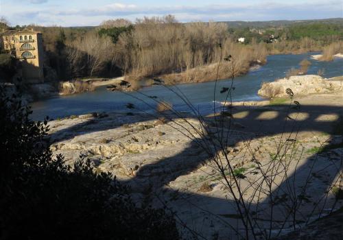 l'ombre du Pont du Gard