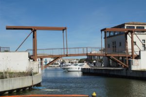 un pont levis : accès au port du roi