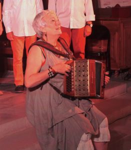 Juliette Bertoux à l'accordéon, photo Jack Bercand