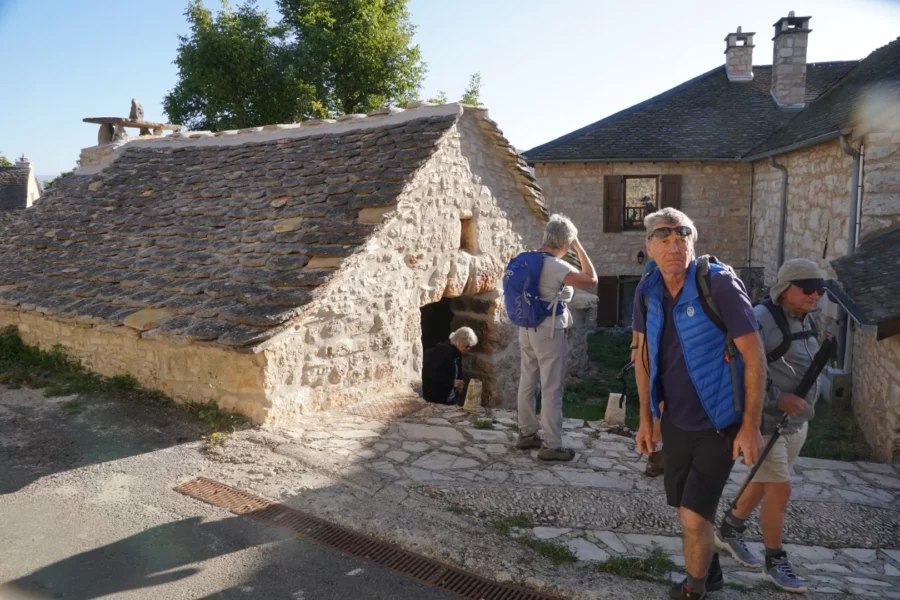 le village de Changefège, architecture pierre et lauzes