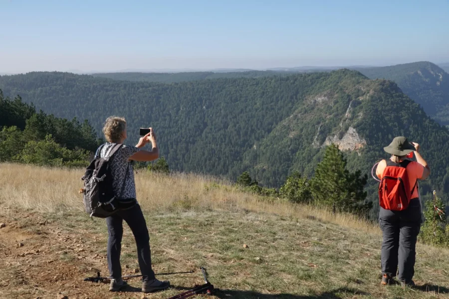 vue à l'aire de décollage des parapentes sur le causse de Changefège