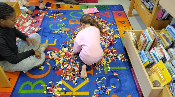 Beaucoup de monde à l&rsquo;atelier Lego